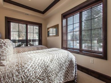 Luxury Vail 3 Bedroom Ski Condo - Sleeps 6 - Mountain Views Luxury Vail 3 Bedroom Ski Condo - Sleeps 6 - Mountain Views